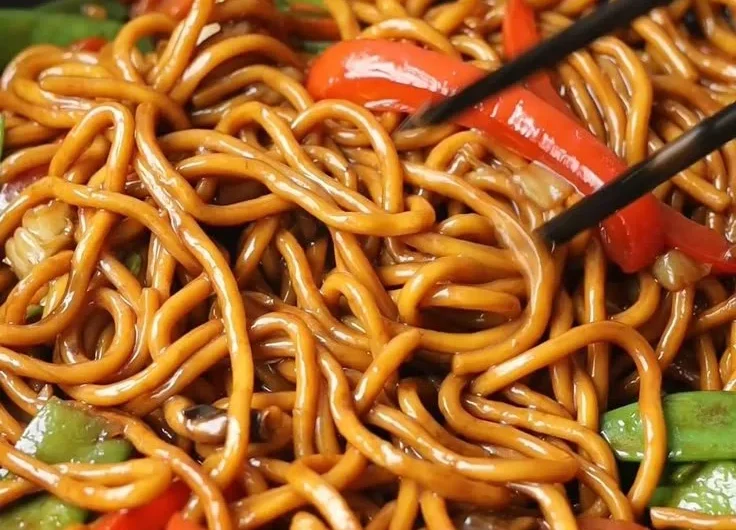 Delicious bowl of Lo Mein noodles with vegetables and sauce