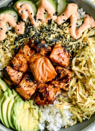 Spicy Salmon Maki Bowl with fresh ingredients and flavorful toppings