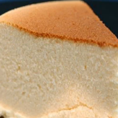 Fluffy Japanese cheesecake made in an Instant Pot, topped with fresh berries.