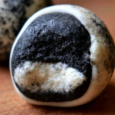 Delicious Keto Oreo Balls, a sweet and guilt-free dessert for low-carb diets