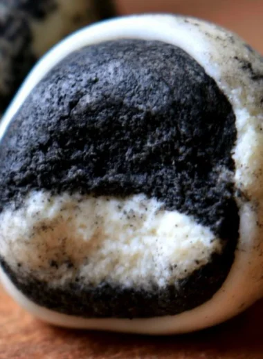 Delicious Keto Oreo Balls, a sweet and guilt-free dessert for low-carb diets