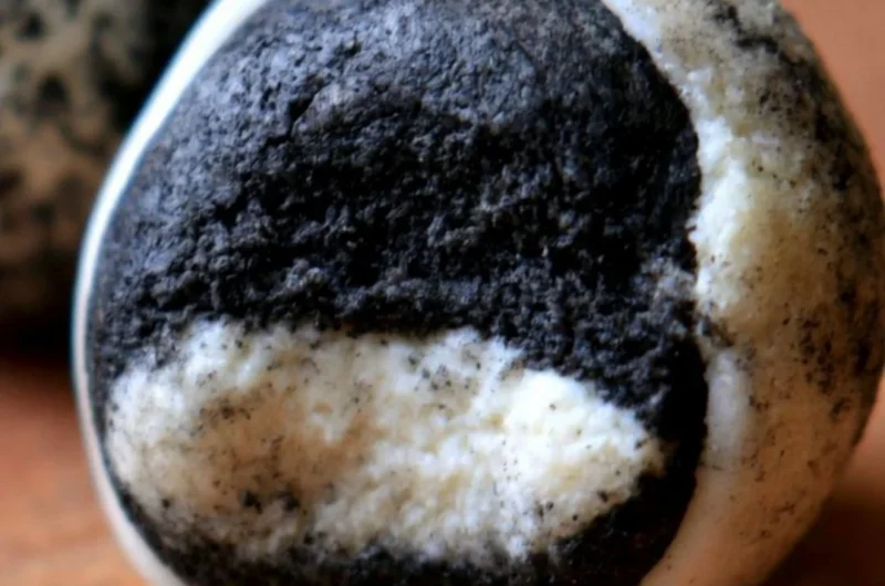 Delicious Keto Oreo Balls, a sweet and guilt-free dessert for low-carb diets
